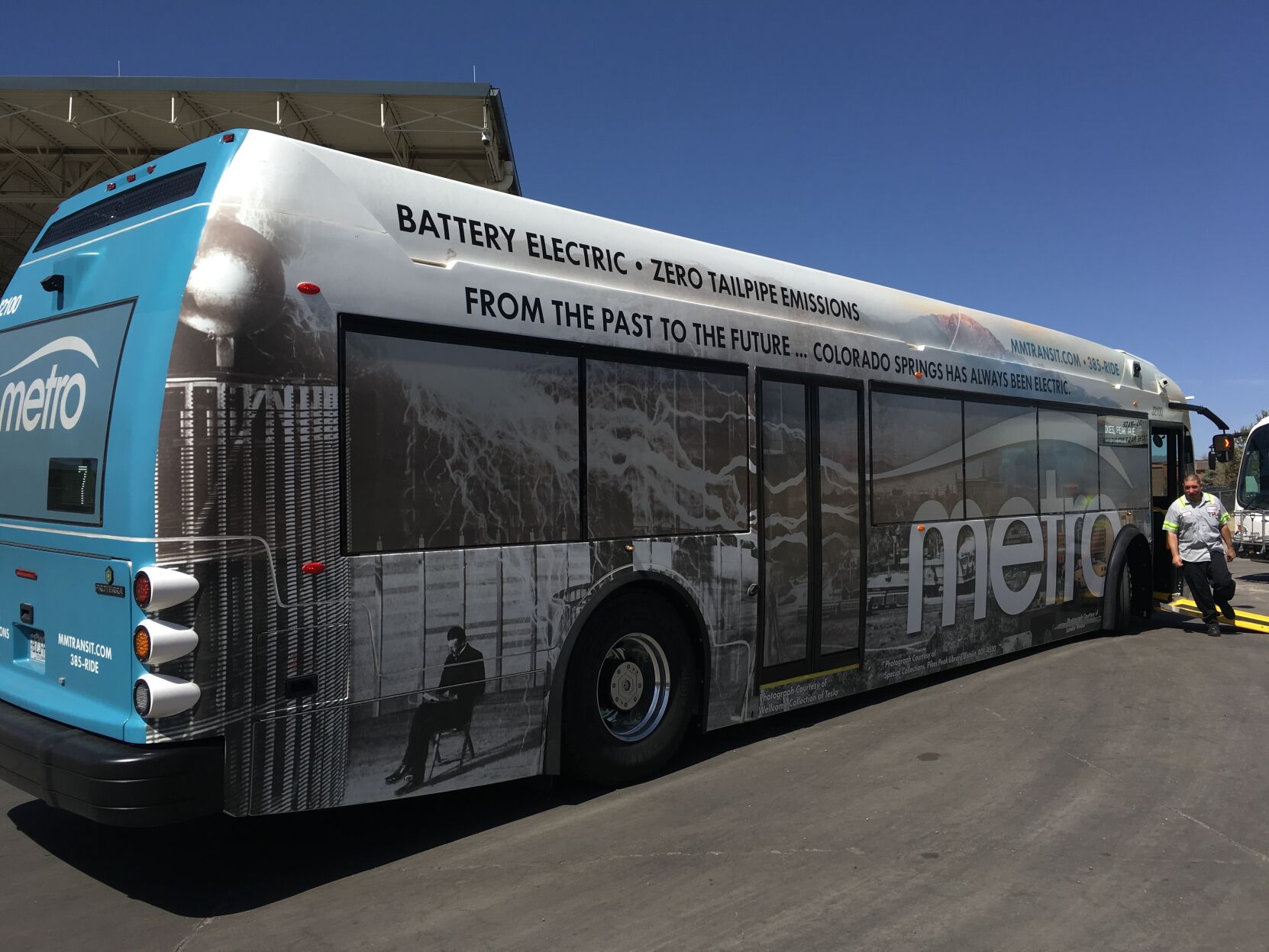 ELECTRIC BUS PHOTO 1